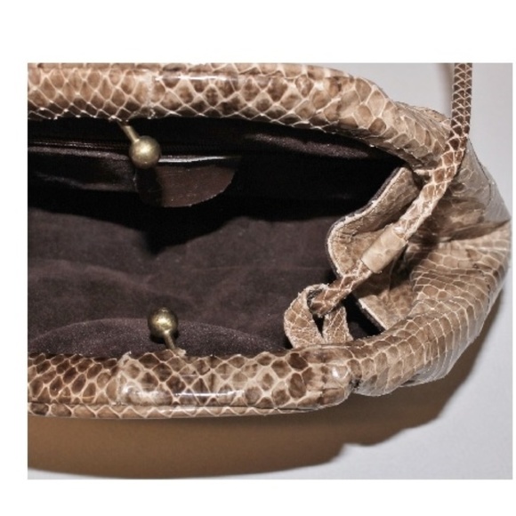 This Spanish Cobra WokeUp2Find He WasA Vintage Bag - Picture 4 of 7